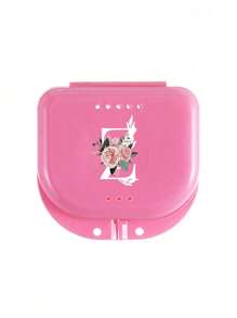 Estuche de almacenamiento para retenedores dentales ortodónticos con patrón de flores rosas y letras blancas de la A a la Z, contenedor para protector bucal, estuche para dentaduras, caja ventilada para aparatos de ortodoncia, caja para retenedores, caja de almacenamiento dental, caja para colocación de dentaduras, seguro y fácil de usar, suministros para el hogar, la oficina y el dormitorio, artículos de almacenamiento doméstico, fácil de transportar