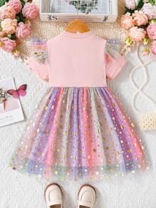 Abito estivo da ragazza con stampa unicorno, collo rotondo, maniche corte, spalle arricciate, blocchi di colore, maglia traforata e tulle a stelle