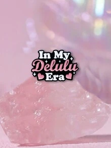 Clavos de cerámica esmaltada, frases cortas en inglés inspiradoras en mi era delulu, accesorios de ropa y mochila, broches de metal, accesorios de equipaje y moda, accesorios de ropa, broches de aleación para ropa, mochila, encanto, útiles escolares, broches lindos, accesorios de oficina, camisas, chaquetas, joyería, accesorios de otoño-invierno, navidad, halloween, adecuado para adolescentes, jóvenes, hombres, casual, al aire libre, atlético, vacaciones, regalos de graduación, cumpleaños, uso diario