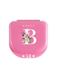 Estuche de almacenamiento para retenedores dentales ortodónticos con patrón de flores rosas y letras blancas de la A a la Z, contenedor para protector bucal, estuche para dentaduras, caja ventilada para aparatos de ortodoncia, caja para retenedores, caja de almacenamiento dental, caja para colocación de dentaduras, seguro y fácil de usar, suministros para el hogar, la oficina y el dormitorio, artículos de almacenamiento doméstico, fácil de transportar