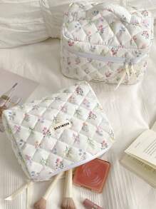 1Pc/Set Delicate Fresh Ditsy Floral Quilted Makeup Bag, Vintage Toiletry Pouch With Handle, Multi-Functional Travel Makeup Bag Handheld, Portable Toiletries Bag Set With Zipper, Large Capacity Cosmetic Storage Bag Suitable For Cosmetics, Lipstick, Jewelry, Tissues, Sanitary Napkins, Gift For New Semester, Winter/Early Spring, Anniversary, Valentine's Day, Vacation, Daily Use, Holiday, Mother's Day Gift, New Style In 2025 (Random Cutting).
