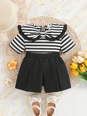 女婴夏季新款休闲时尚条纹荷叶边领短袖 T 恤和系带黑色短裤套装