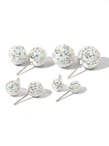 1 paire de boucles d'oreilles à tige en argent sterling inspirées des flocons de neige avec une collection captivante de cristaux montés à la main.