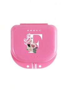 Estuche de almacenamiento para retenedores dentales ortodónticos con patrón de flores rosas y letras blancas de la A a la Z, contenedor para protector bucal, estuche para dentaduras, caja ventilada para aparatos de ortodoncia, caja para retenedores, caja de almacenamiento dental, caja para colocación de dentaduras, seguro y fácil de usar, suministros para el hogar, la oficina y el dormitorio, artículos de almacenamiento doméstico, fácil de transportar