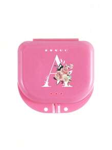 Estuche de almacenamiento para retenedores dentales ortodónticos con patrón de flores rosas y letras blancas de la A a la Z, contenedor para protector bucal, estuche para dentaduras, caja ventilada para aparatos de ortodoncia, caja para retenedores, caja de almacenamiento dental, caja para colocación de dentaduras, seguro y fácil de usar, suministros para el hogar, la oficina y el dormitorio, artículos de almacenamiento doméstico, fácil de transportar