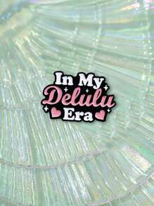 Clavos de cerámica esmaltada, frases cortas en inglés inspiradoras en mi era delulu, accesorios de ropa y mochila, broches de metal, accesorios de equipaje y moda, accesorios de ropa, broches de aleación para ropa, mochila, encanto, útiles escolares, broches lindos, accesorios de oficina, camisas, chaquetas, joyería, accesorios de otoño-invierno, navidad, halloween, adecuado para adolescentes, jóvenes, hombres, casual, al aire libre, atlético, vacaciones, regalos de graduación, cumpleaños, uso diario