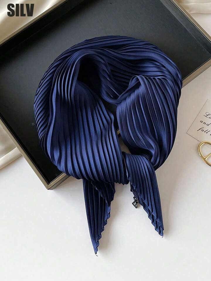 C'est le nouveau pièce Foulard en satin plissé unicolore pour