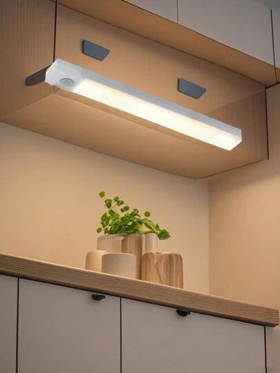 19.7 英寸/11.8 英寸/7.87 英寸/3.93 英寸可充电无线运动传感器 LED 灯条 - USB 供电橱柜下照明，带自动开启夜灯功能，适用于厨房、卧室、衣柜、水槽、工作区家居装饰照明橱柜照明