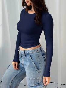 优雅百搭的女士纯色圆领长袖褶皱修身T恤，适合夏季和秋冬季节穿着。