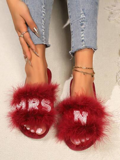 1 Pair Plus Size Women's Personalized Turkey Feather, Faux Diamond, Faux Pearl, Letter Fluffy Slippers, Gift For Friends, Sisters, Family, Birthday, Party, Wife, Mom, Bride, Bridesmaid