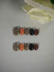 10 件手工方形按压式指甲，适合日常佩戴，新款 Y2k 风格撞色和美白，具有轻奢高端感，适合不同风格的女性日常使用