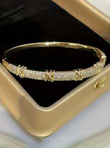 1pc Exquisite Four-Leaf Flower Cubic Zirconia Inlaid Bracelet, Fashionable Jewelry Accessory For Women, Perfect For Everyday Elegance And Party Charm, An Ideal Gift - Four-petal Flower Bracelet - View 11