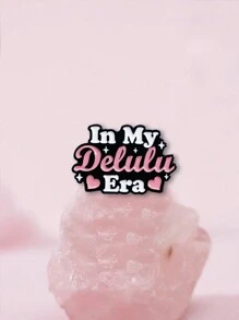 Clavos de cerámica esmaltada, frases cortas en inglés inspiradoras en mi era delulu, accesorios de ropa y mochila, broches de metal, accesorios de equipaje y moda, accesorios de ropa, broches de aleación para ropa, mochila, encanto, útiles escolares, broches lindos, accesorios de oficina, camisas, chaquetas, joyería, accesorios de otoño-invierno, navidad, halloween, adecuado para adolescentes, jóvenes, hombres, casual, al aire libre, atlético, vacaciones, regalos de graduación, cumpleaños, uso diario