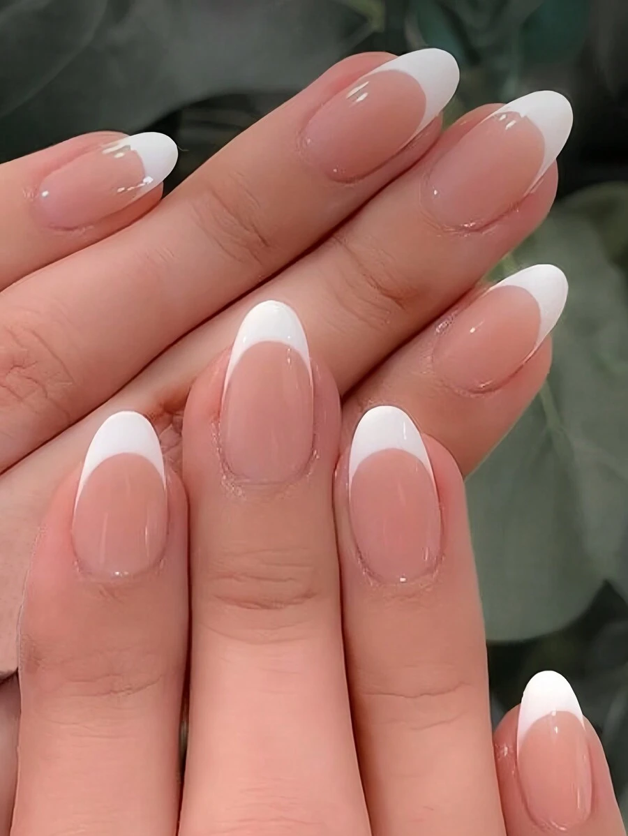 Thêm chút lãng mạn cho bộ móng của bạn! Bộ 24 móng giả hình hạnh nhân tối giản, viền trắng, phủ toàn bộ bề mặt này được thiết kế dành cho phụ nữ và các bạn gái, bao gồm 1 tờ giấy dán và 1 dũa móng mini, phù hợp để sử dụng hàng ngày nơi công sở. Móng giả dạng gel sẽ được giao ngẫu nhiên. - Nhiều màu - Xem 1