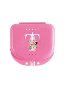 Estuche de almacenamiento para retenedores dentales ortodónticos con patrón de flores rosas y letras blancas de la A a la Z, contenedor para protector bucal, estuche para dentaduras, caja ventilada para aparatos de ortodoncia, caja para retenedores, caja de almacenamiento dental, caja para colocación de dentaduras, seguro y fácil de usar, suministros para el hogar, la oficina y el dormitorio, artículos de almacenamiento doméstico, fácil de transportar