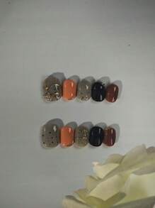 10 件手工方形按压式指甲，适合日常佩戴，新款 Y2k 风格撞色和美白，具有轻奢高端感，适合不同风格的女性日常使用