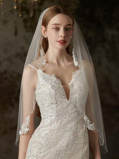 1pc Elegant Handmade Beaded Wavy Edge Veil Adorned With Embroidery Flower, Romantic Bridal Wedding Photography Hair Headpiece, Matching With Wedding Dress Fall Clothes For Women