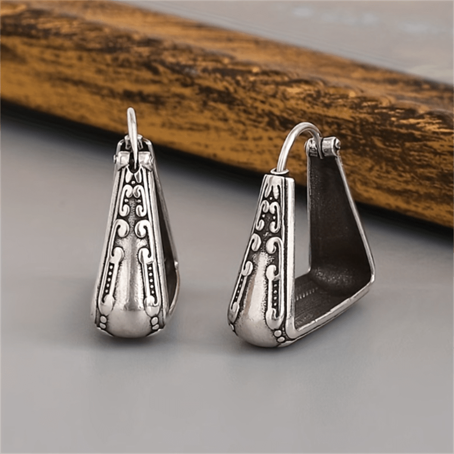 1 par de pendientes de mujer con diseño geométrico hueco asimétrico en forma de triángulo invertido con patrón tallado, adecuados para boda, fiesta, Día de San Valentín, de estilo vintage