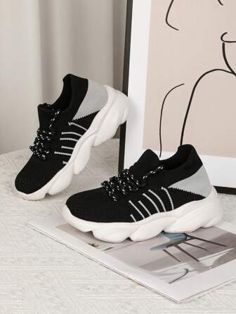 新款休闲软鞋垫袜子鞋，时尚百搭运动鞋，适合青少年、学生、男孩和女孩