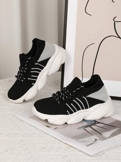 新款休闲软鞋垫袜子鞋，时尚百搭运动鞋，适合青少年、学生、男孩和女孩