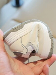 1 Pair Kids Boys Girls Criss-Cross Strap Round Toe Thick Sole Hook And Loop Soft Bottom Cute Sneakers, Versatile Casual Bread Shoes Suitable For All Seasons - Beige - View 9