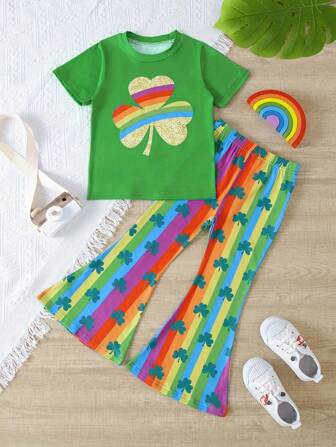 2 件套年轻女孩休闲闪亮三叶草和彩虹印花 T 恤搭配彩虹条纹和三叶草全印花喇叭裤，圣帕特里克节春夏