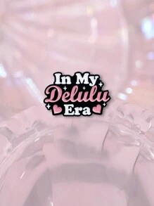Clavos de cerámica esmaltada, frases cortas en inglés inspiradoras en mi era delulu, accesorios de ropa y mochila, broches de metal, accesorios de equipaje y moda, accesorios de ropa, broches de aleación para ropa, mochila, encanto, útiles escolares, broches lindos, accesorios de oficina, camisas, chaquetas, joyería, accesorios de otoño-invierno, navidad, halloween, adecuado para adolescentes, jóvenes, hombres, casual, al aire libre, atlético, vacaciones, regalos de graduación, cumpleaños, uso diario