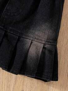 Conjunto de 3 peças para meninas: colete jeans preto lavado com botões prateados + parte inferior jeans preta lavada com bolso contrastante e bainha plissada + blusa suspensória de malha canelada branca, estilo moderno e adorável para primavera/verão - Branco - Ver 7