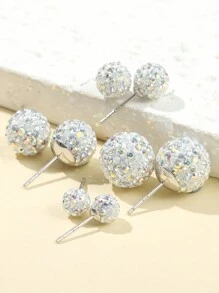 1 paire de boucles d'oreilles à tige en argent sterling inspirées des flocons de neige avec une collection captivante de cristaux montés à la main.