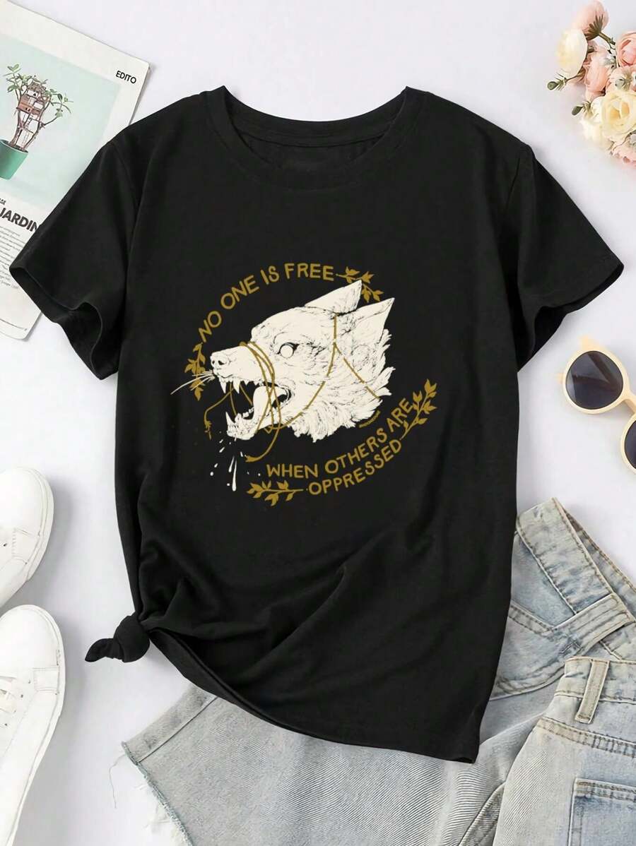 Resist Fierce Snarling Wolf Illustration With Golden Ropes Against Oppression On A Black Background - Animal Art For Women's Women T-Women's Shirt | Animal Art Black Background Detailed Illustration Fierce Foliage Golden Ropes Oppression Protest Slogan - màu đen - Xem 1