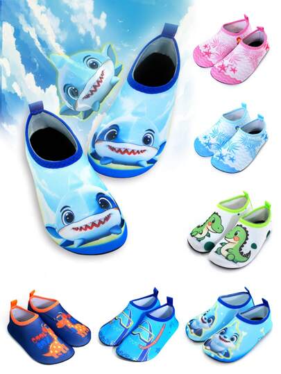迷人的男童儿童水鞋，蓝色可爱鲨鱼设计，防滑，快干，方便携带，适合水上乐园、海滩和草坪