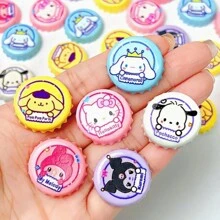 Sanrio 6/12/18 pezzi Accessori per tappi di bottiglia in resina con personaggi Sanrio, per fai da te come cover per telefono, fermagli per capelli, ciondoli, adesivi per frigorifero/tazze, design casuale estivo, per la scuola