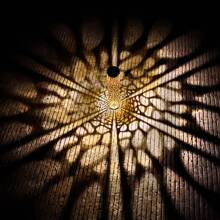 Lámpara de linterna colgante vertical, decoración impermeable, luz de ambiente con luz LED solar para jardín, patio, carga automática / luz cálida encendida