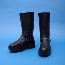 Bota Casual Marca Andrea Para Mujer Caña Media Con Hebillas Plateadas Para Un Estilo Más Rockero Y Suela Tipo Chunky Cómoda Punta Redonda Color Negro - Negro - Ver 4