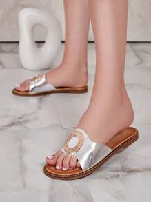 Sandalias tipo chanclas de suela plana para mujer Olerna de Royalfashion - Plateado - Ver 4