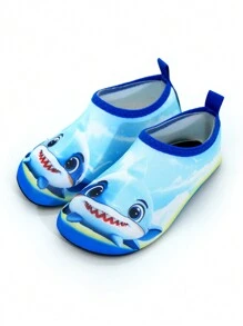Bezaubernde Wasserschuhe für Kinder, blau mit niedlichem Hai-Design, rutschfest, schnelltrocknend, leicht zu tragen für Wasserparks, Strände und Rasenflächen