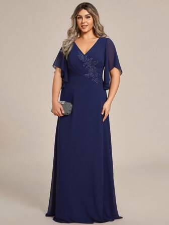 Vestido de la madre de la novia de gasa con decoración de aplicaciones y mangas cortas, talla grande