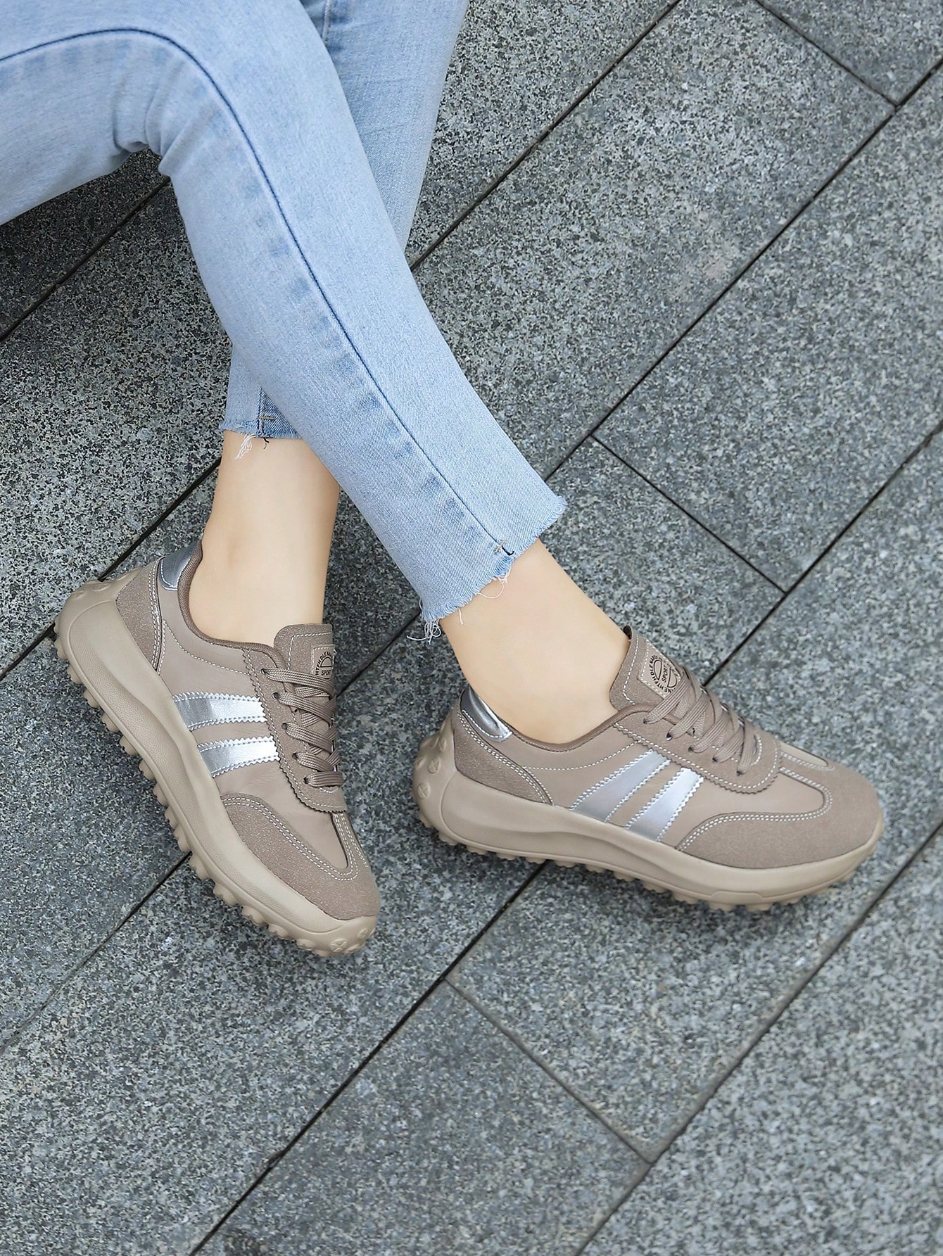 2026 أحذية رياضية كاجوال للنساء، خفيفة الوزن مريحة...