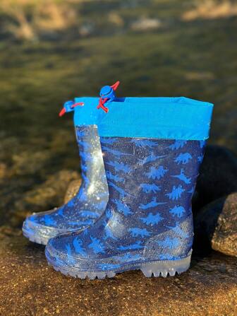 儿童男童恐龙卡通防水防滑闪亮 PVC 雨靴，配有抽绳封口，轻便、无味、易于清洁、防滑且舒适，适合户外活动。