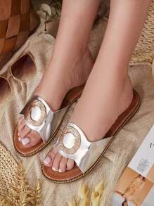 Sandalias tipo chanclas de suela plana para mujer Olerna de Royalfashion - Plateado - Ver 3