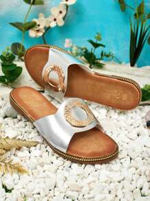 Sandalias tipo chanclas de suela plana para mujer Olerna de Royalfashion - Plateado - Ver 7