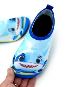 Bezaubernde Wasserschuhe für Kinder, blau mit niedlichem Hai-Design, rutschfest, schnelltrocknend, leicht zu tragen für Wasserparks, Strände und Rasenflächen
