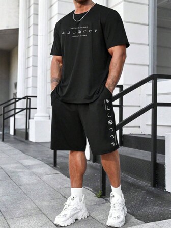 2 件套男士月亮和口号印花圆领短袖休闲 T 恤和抽绳腰短裤套装