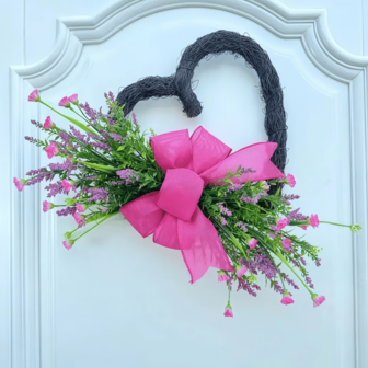 1 st rustik hjärtformad krans i lantlig stil i rosa, gult och lila lavendel - 43 cm elegant konstgjord blommig dörrdekoration med säckvävsrosett, perfekt för alla hjärtans dag och mors dag, ingen ström krävs, kransar för ytterdörren