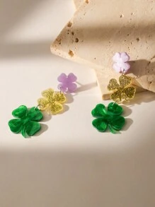 1 对时尚圣帕特里克节绿色三叶草吊坠耳环，适合节日派对和礼物