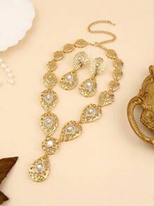 1 Set Hollow Palace Style Metal Rhinestone Inlaid Pendant Necklace With Matching Earrings, Bridal Wedding Party Daily Holiday Jewelry Set For Women