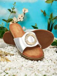 Sandalias tipo chanclas de suela plana para mujer Olerna de Royalfashion - Plateado - Ver 8