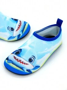 Bezaubernde Wasserschuhe für Kinder, blau mit niedlichem Hai-Design, rutschfest, schnelltrocknend, leicht zu tragen für Wasserparks, Strände und Rasenflächen