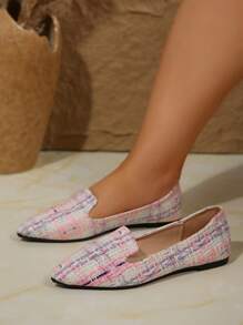 女士尖头平底乐福鞋，休闲时尚一脚蹬鞋，适合秋季日常办公/通勤穿着，有多种颜色和图案可供选择，大码