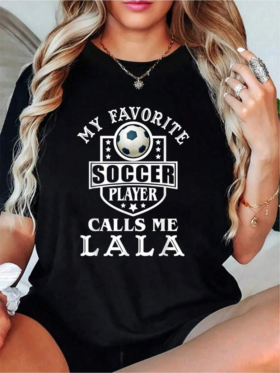 Mi jugador de fútbol favorito me llama Lala - Camiseta de fútbol divertida con diseño creativo impreso en algodón para mujeres, de moda casual de verano con cuello redondo y mangas cortas - Negro - Ver 1